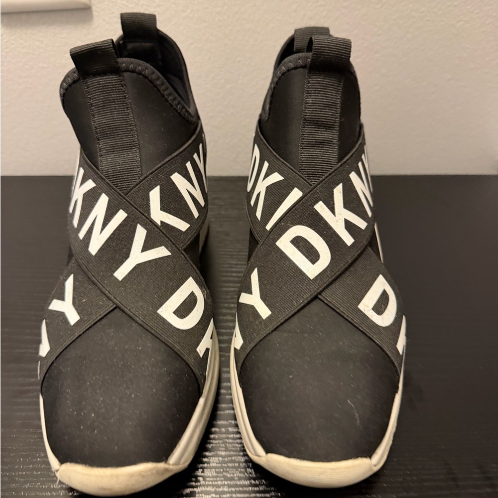 DKNY Leya Wedge slip on black and White Crisscross Sneakers
